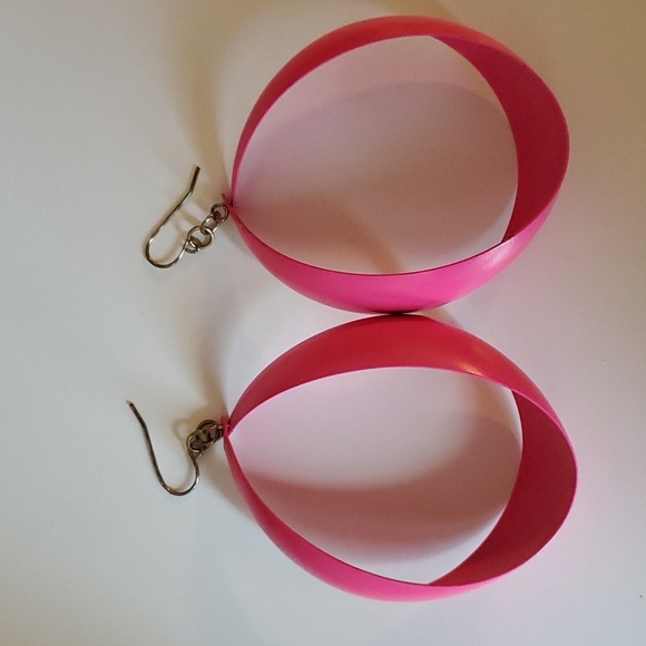 Neon pink oval earrings - Picture 3 of 4
